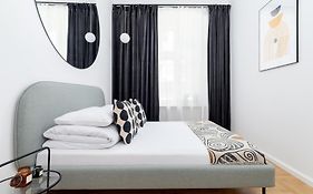 Ocean Breeze-4Br With Balcony-Old Town
